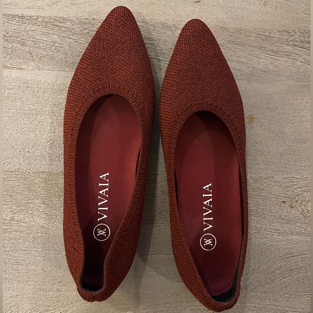 Vivaia Aria 5 pointed toe flats